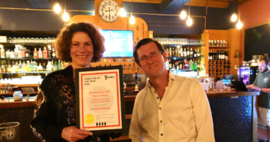 Caroline & Toby Mckenzie of RedWillow with the certificate.