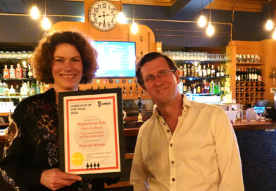 Caroline & Toby Mckenzie of RedWillow with the certificate.