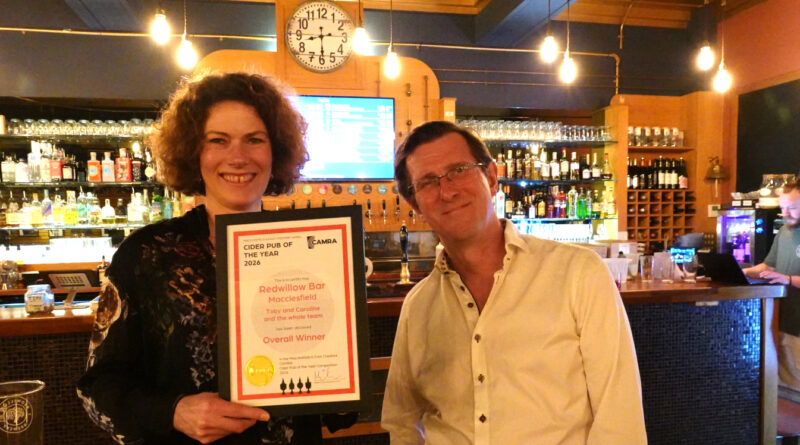Caroline & Toby Mckenzie of RedWillow with the certificate.